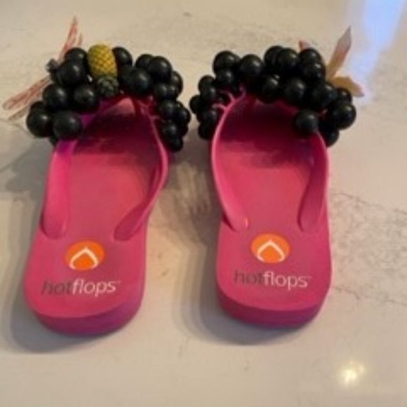 Pink Hot flops size 5 with grapes, flower, Pineapple and dragonfly - Picture 4 of 5
